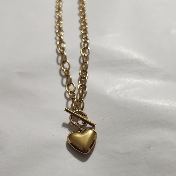 Gold Heart Pendant Necklace - Picture 5 of 6